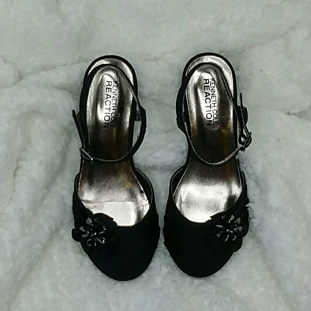 Kenneth Cole Reaction Belle Flower-T Dress Shoe